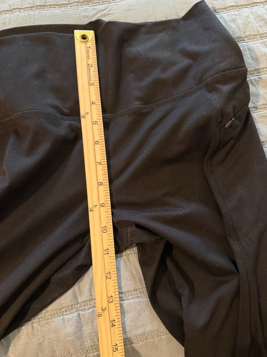 PINK Victoria's Secret Black Ultimate Leggings with Leopard Trim Size Medium - Picture 5 of 9